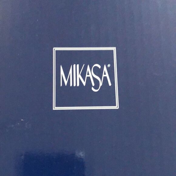 New in box MIKASA Glass beveled Picture frame. Great for weddings. - Picture 2 of 13